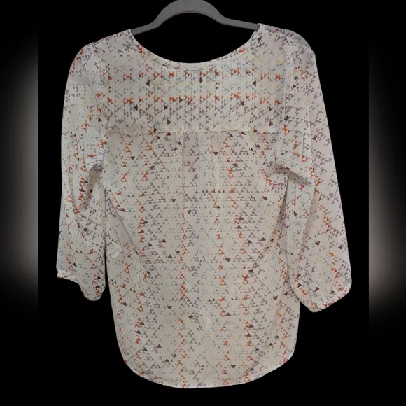 Maurices Women's Blouse Size Small White with Colorful Triangle Pattern - Picture 13 of 14
